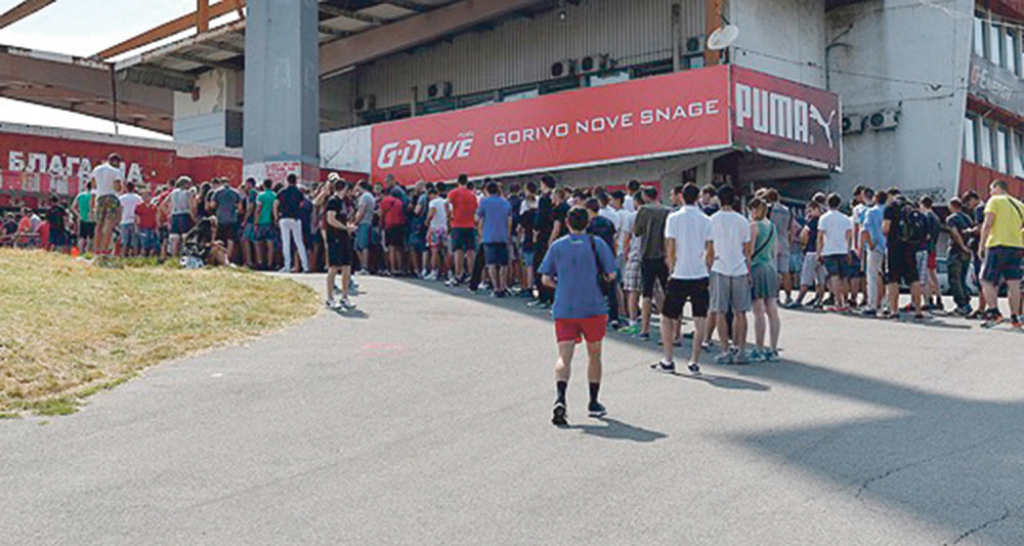 Groznica četvrtka  ujutru: Red ispred  &bdquo;Marakane&rdquo;