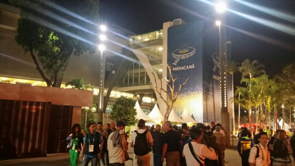 Ispred Marakane, neposredno pre ceremonije otvaranja OI