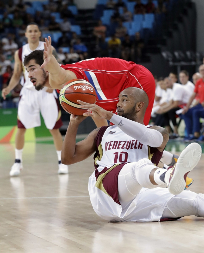 Olimpijski turnir u košarci Srbija - Venecuela Nikola Kalinić