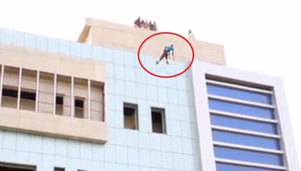 ISIS bacio homoseksualca sa zgrade