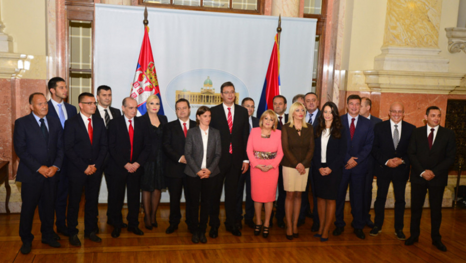 Premijer i ministri nakon polaganja zakletve