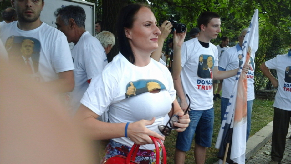 Protest radikala ispred predsedništva