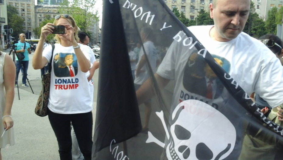 Protest radikala ispred predsedništva