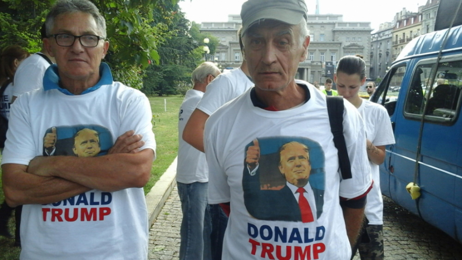 Protest radikala ispred predsedništva