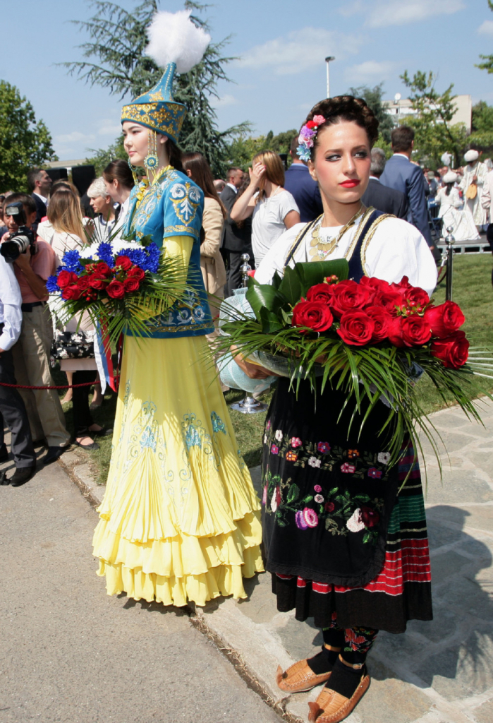 Srpska i kazanska narodna no&scaron;nja