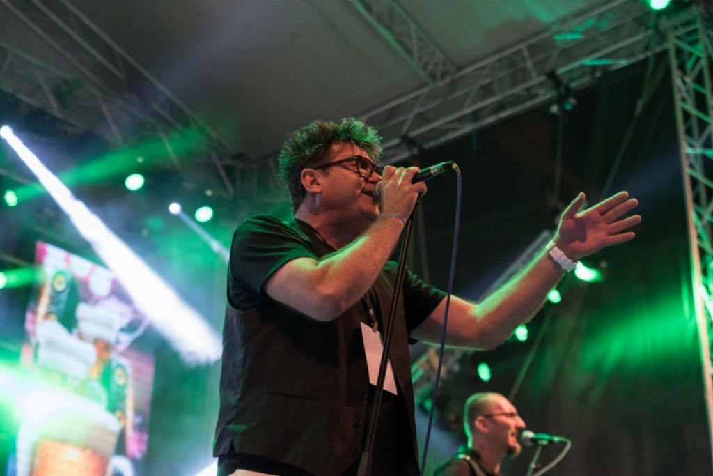 Crvena jabuka, Zrenjanin