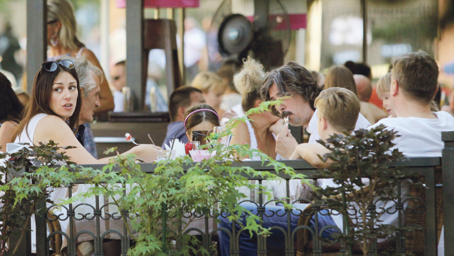 Porodični ručak: Sloboda i Vojin sa ćerkama Milom i Verom