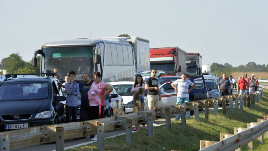 Izgoreo kamion na auto-putu kod Krnjeva