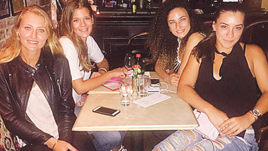 Kristina Mladenović i Danka Kovinić su u Njujorku jele ćevape