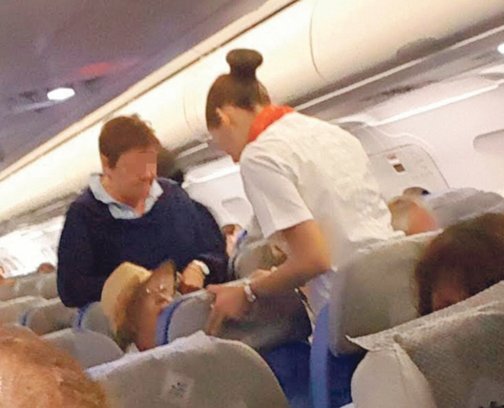 Članovi posade pomogli su Mileni i sa prtljagom