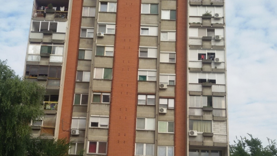 Devojčica pala sa petog sprata