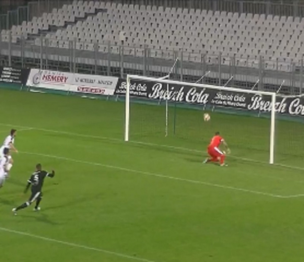 Najsmešnije odbranjen penal ikada