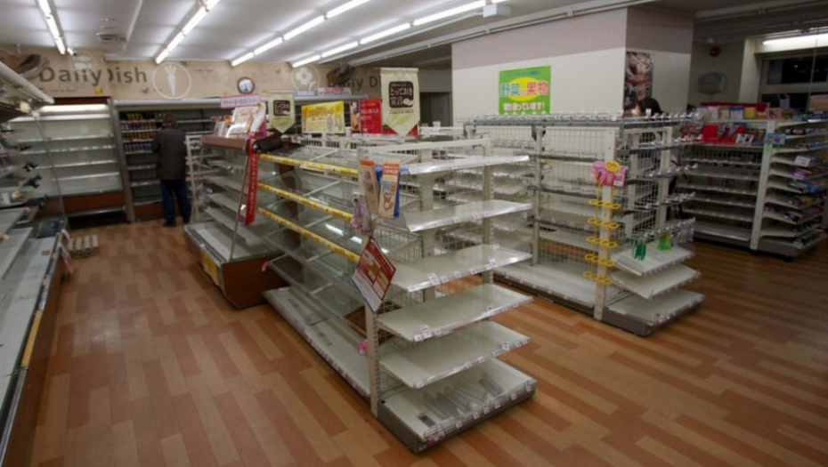 Prazna prodavnica, prazni rafovi