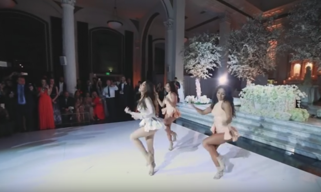 Mlada izvela seksi ples