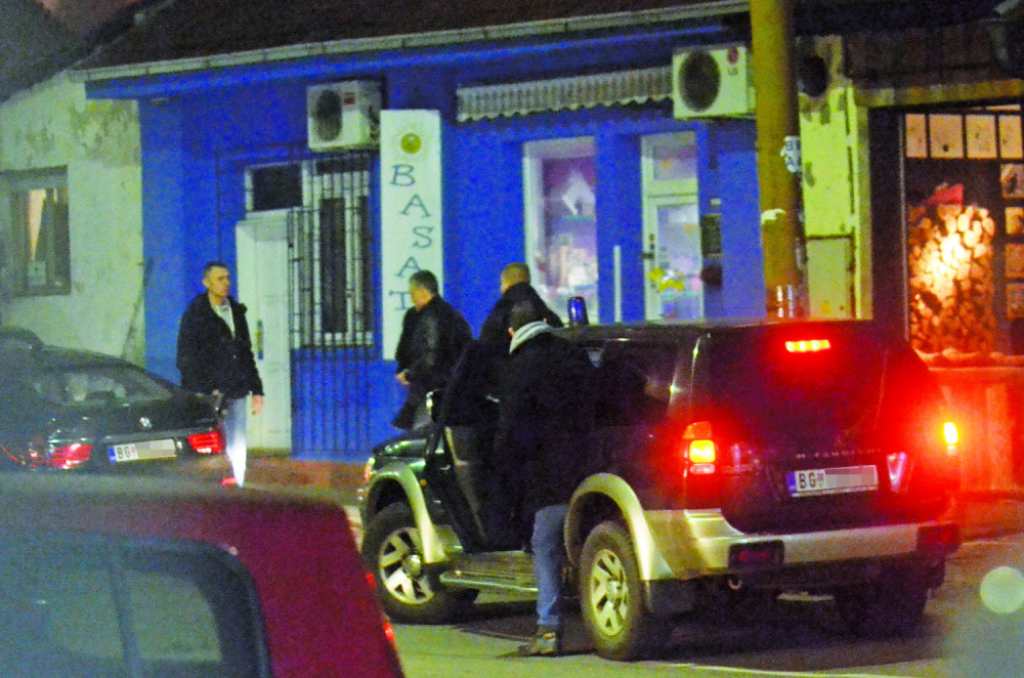 Čeda ispred  spornog  BMW-a