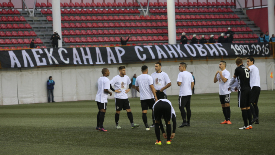 Sale Mutavi na majicama fudbalera Partizana
