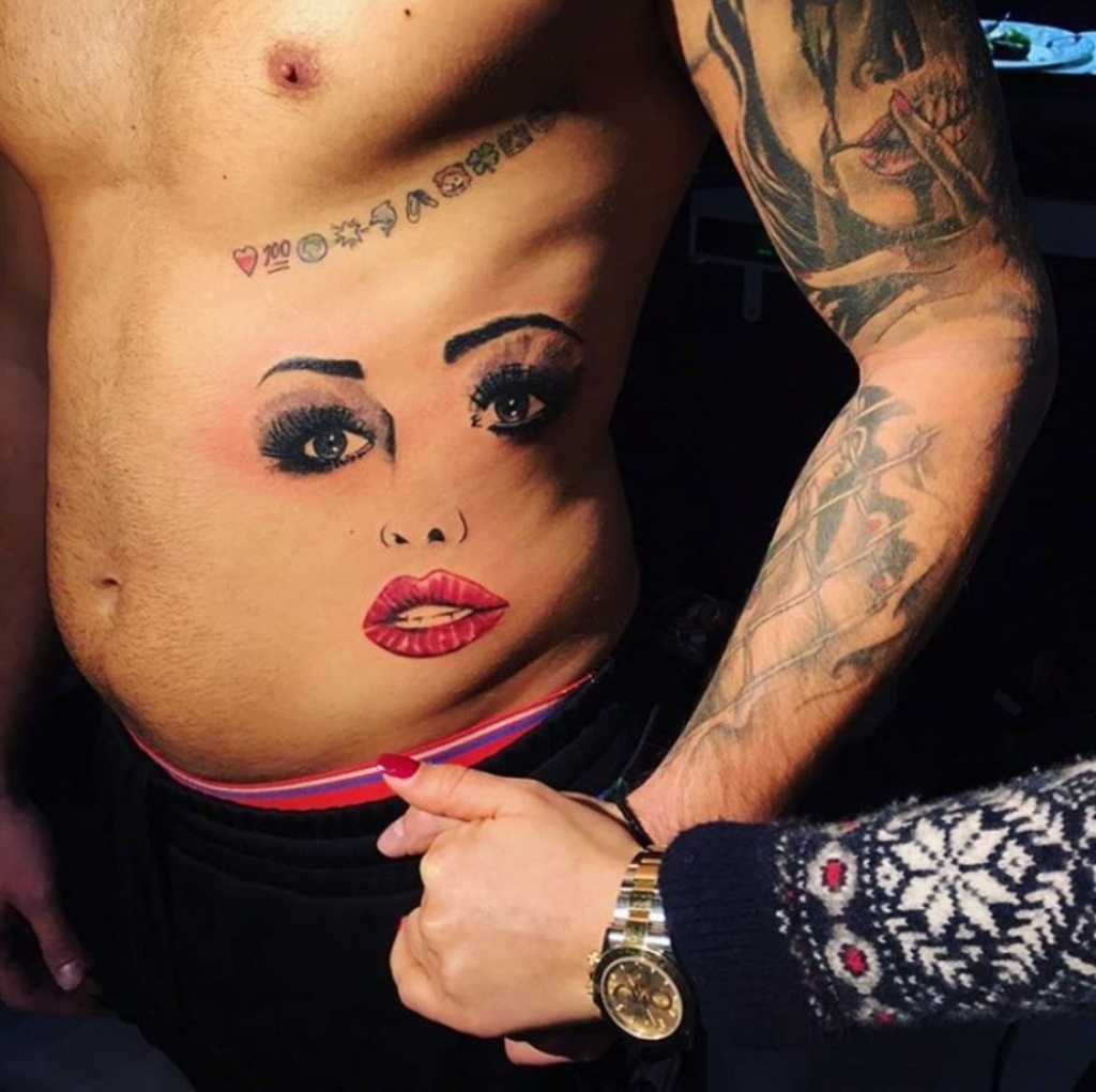 Lik supruge tetovirao na svom telu