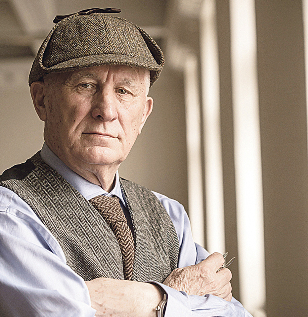 Vučela ga pažljivo sluša i čita: Matija Bećković