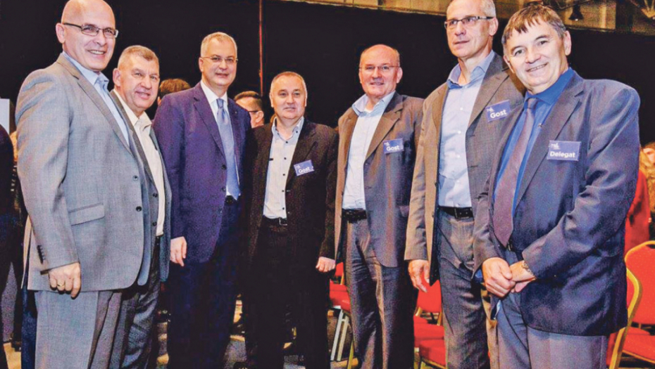 Staro društvo na okupu: Šutanovac sa generalima