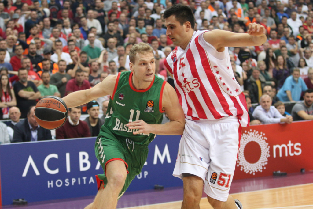 Jaka Blažič u duelu sa Bjelicom