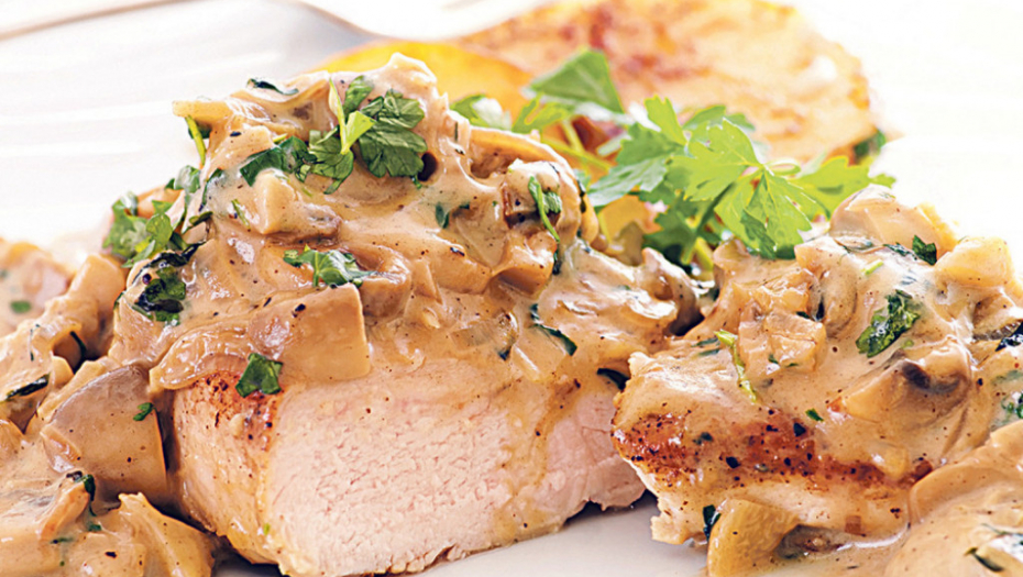 Pileći file sa slaninom i pečurkama