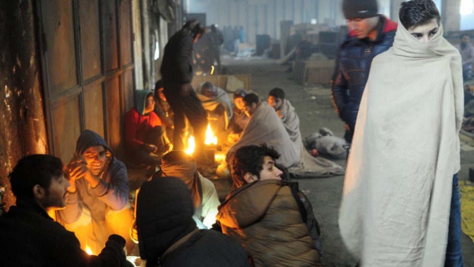 Migranti u skladištu