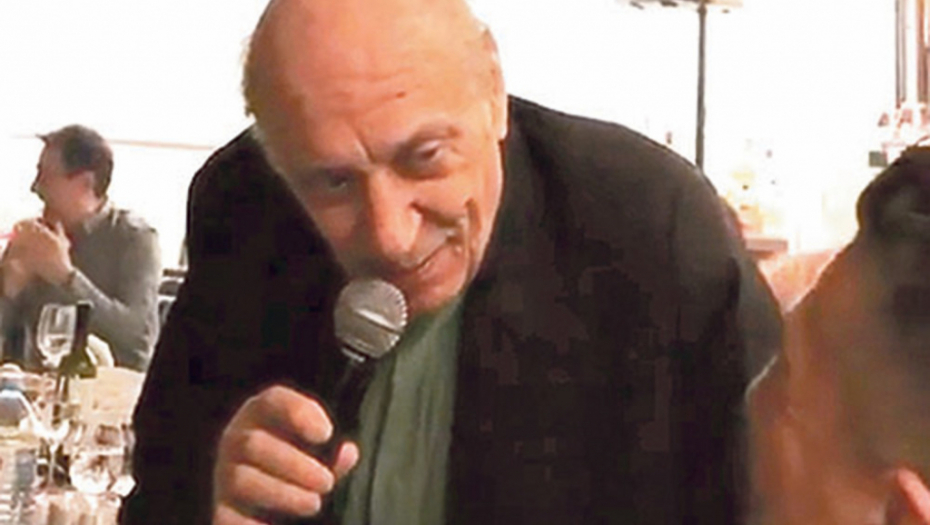 Tozovac se latio  mikrofona