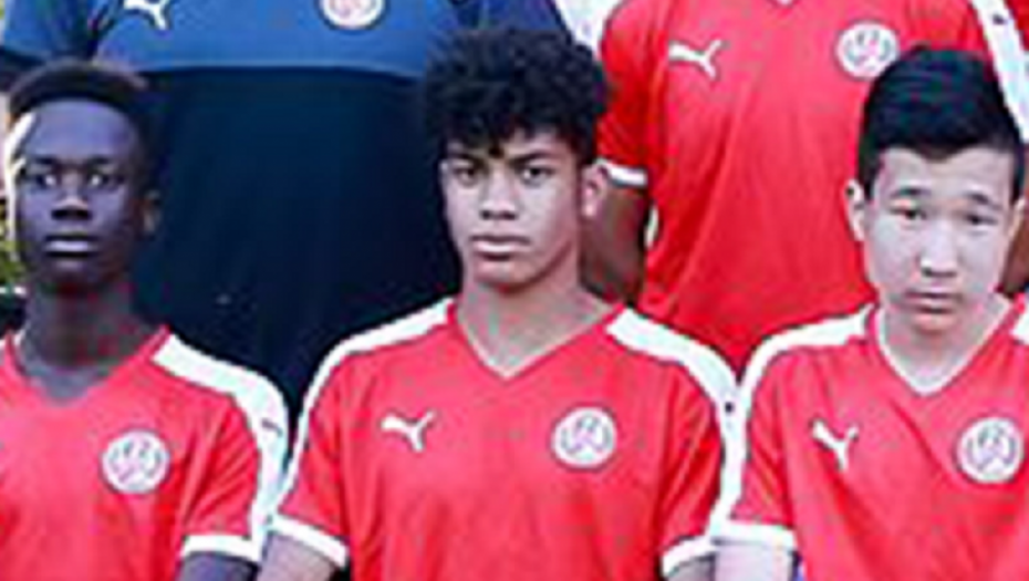 Džejson Prodanović (u sredini)