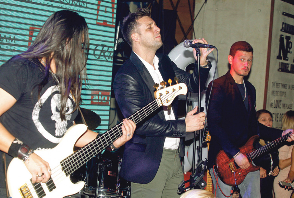 „Leksington bend“  otpevao nekoliko pesama