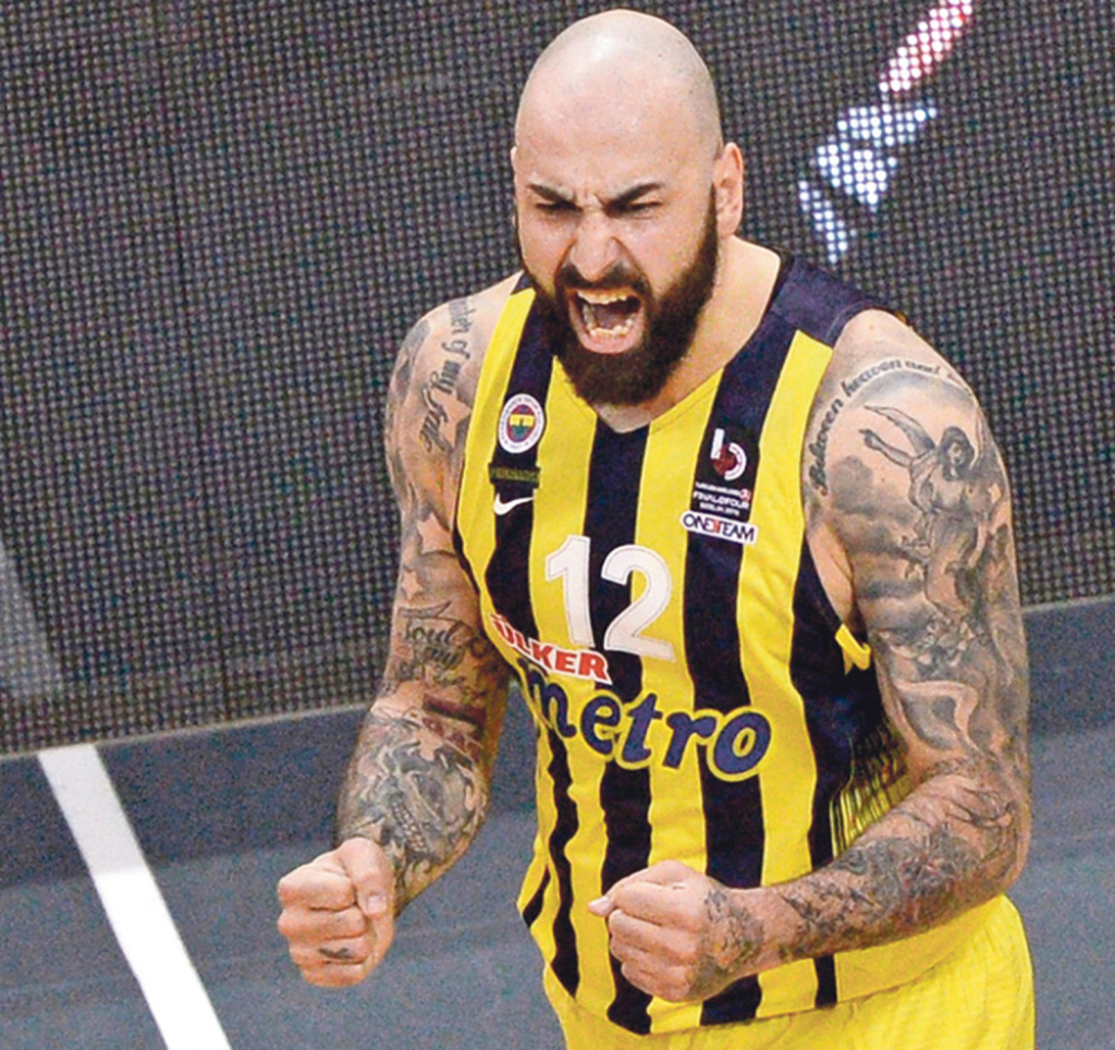 Divi se  naslednicima  u Zvezdi:  Pero Antić