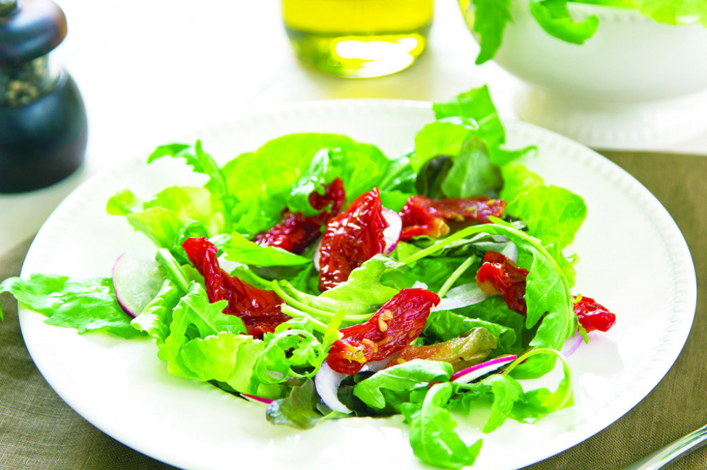Salata od rukole i sušenog paradajza
