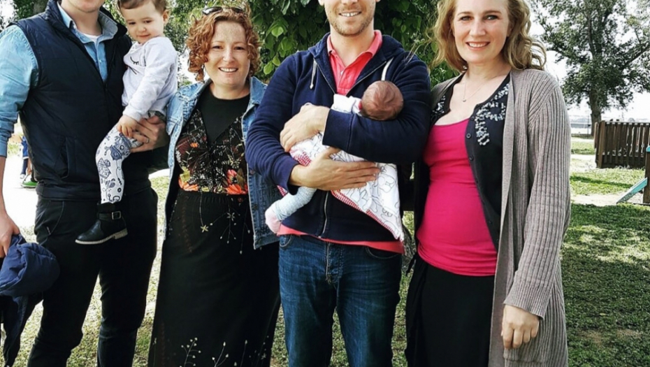 Braća sa decom, Rianon (levo) i donorom jajne ćelije