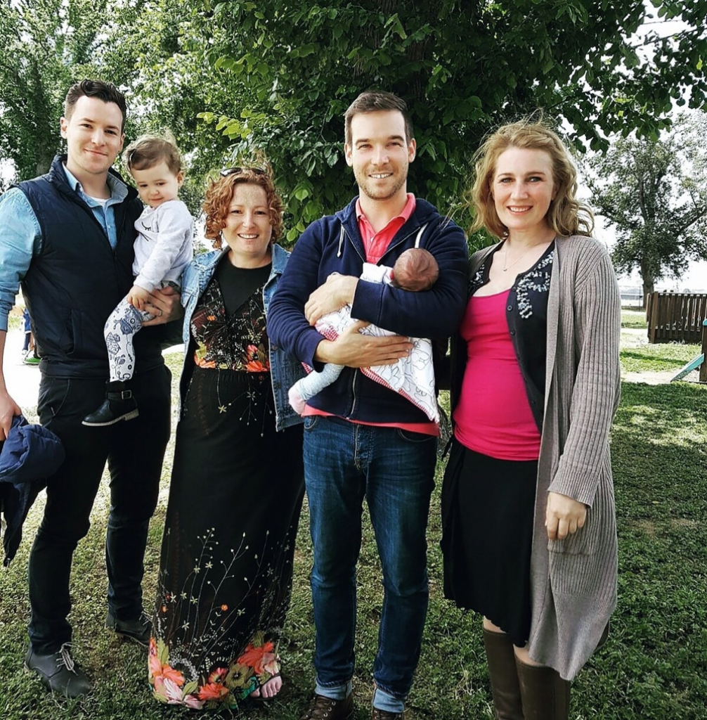 Braća sa decom, Rianon (levo) i donorom jajne ćelije