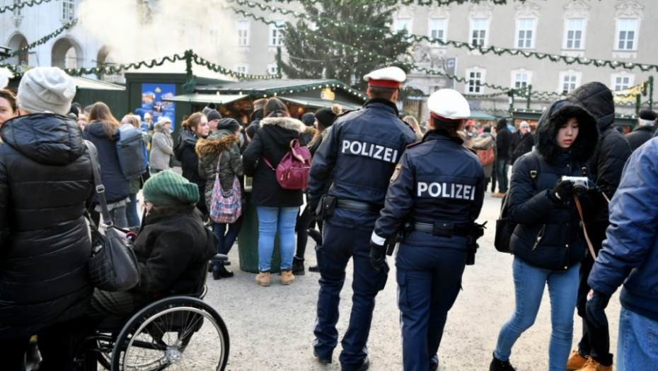 Policija Salcburg Austrija božićni sajam