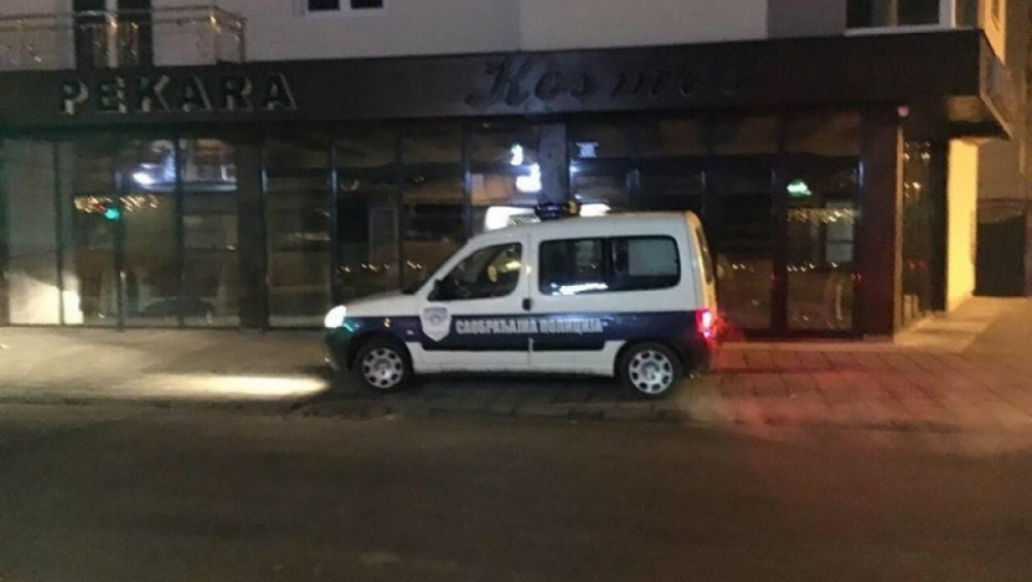 Pijan uleteo u kafić