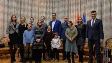 Premijer i ministar s porodicom pukovnika Stojiljkovića