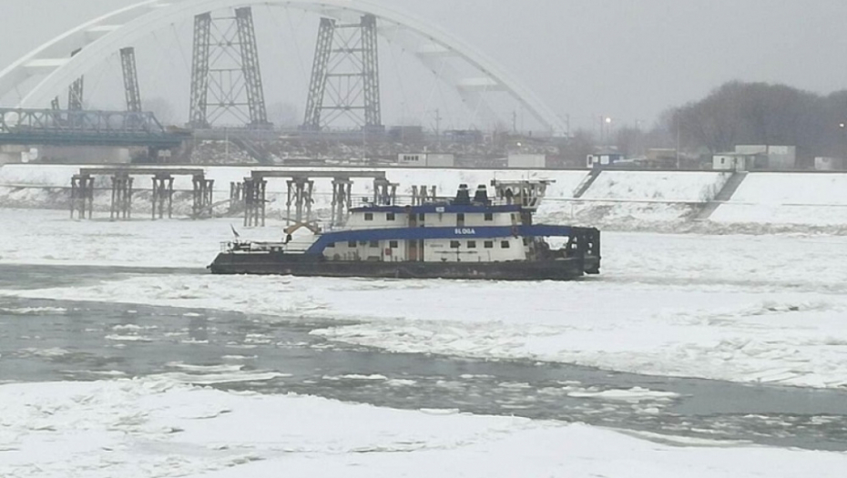 Razbijanje leda u Novom Sadu