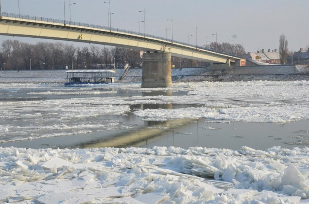 Razbijanje leda u Novom Sadu