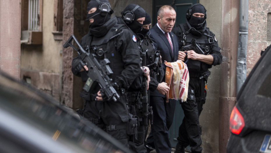 Haradinaja izvode iz sudnice