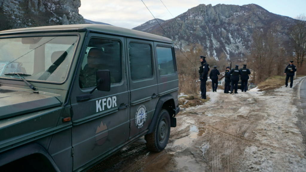 Kosovska policija čeka srpski voz na Jarinju