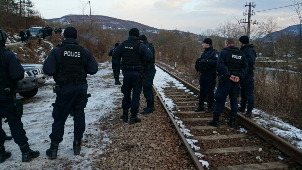 Kosovska policija čeka srpski voz na Jarinju