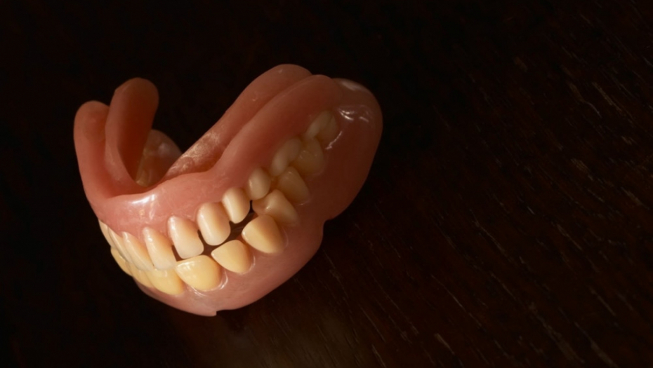 Ugriz, zubi, veštačka vilica