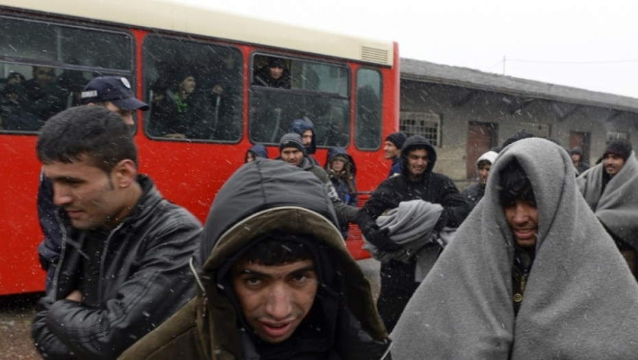 Migranti su prevezeni autobusima