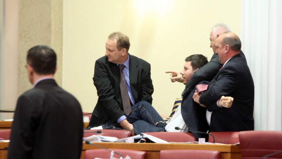 Pernara iznose iz Sabora