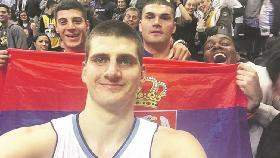Selfi sa zemljacima... Nikola Jokić