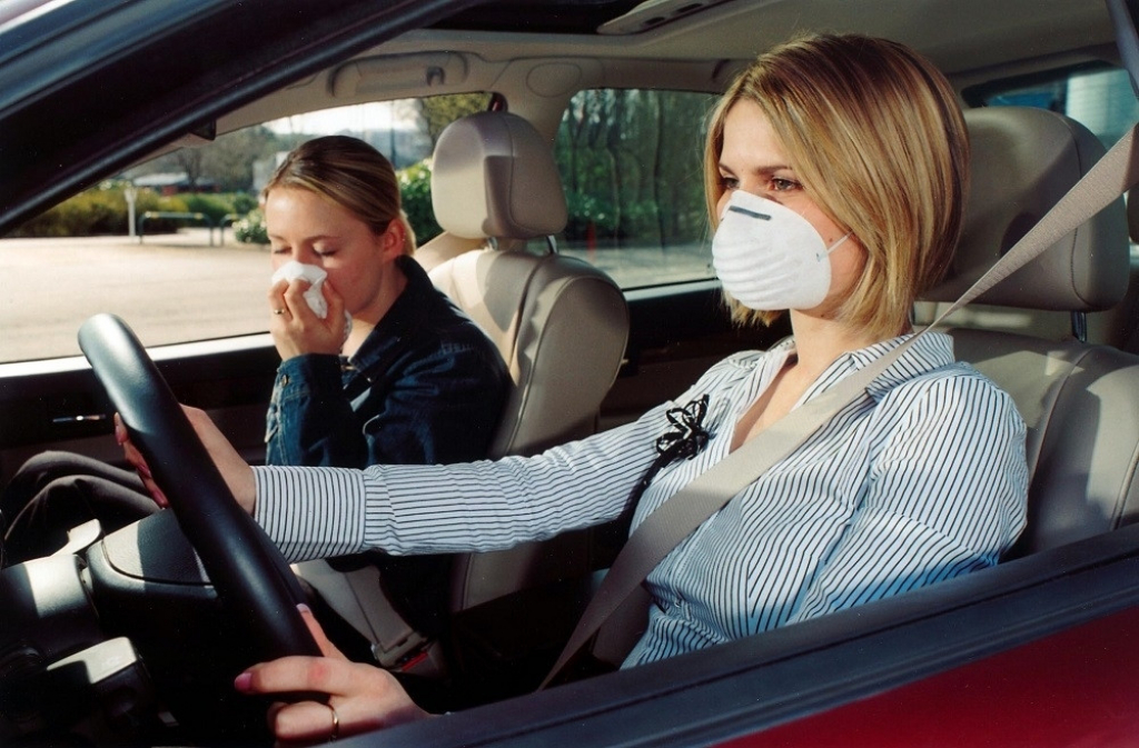 Automobil, zagađenost, zagađenje maska devojka devojke