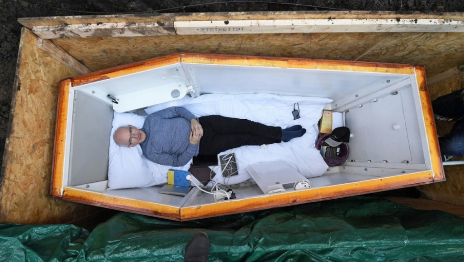 Džon Edvards živ zakopan