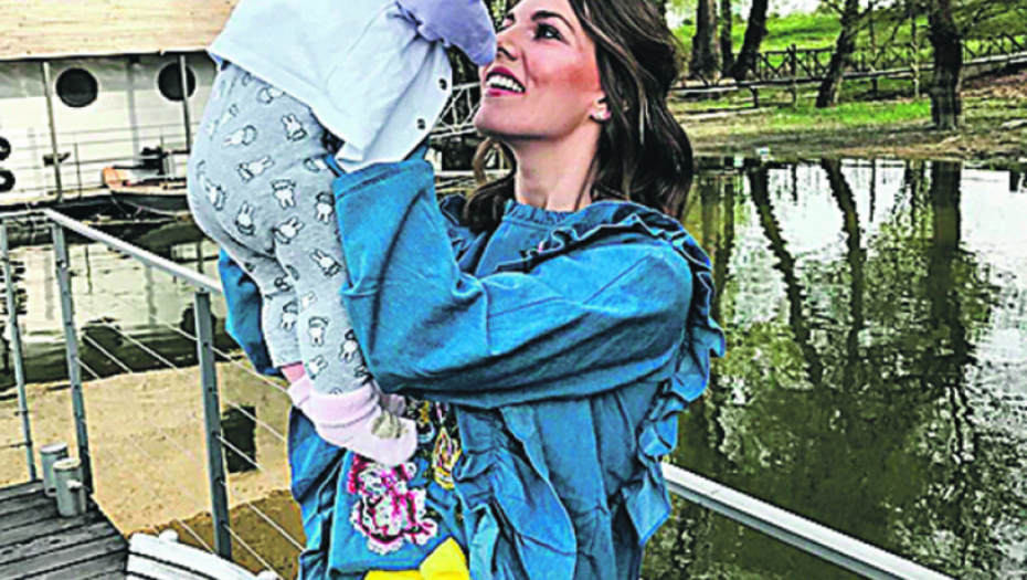 Prošetale kejom:Staša i Tamara