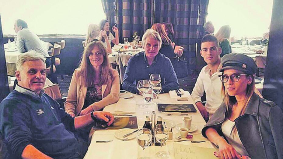 Vesela ekipa na okupu