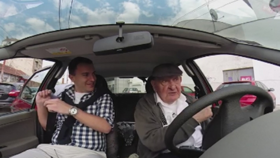 Vlasta za volanom sa našim novinarom